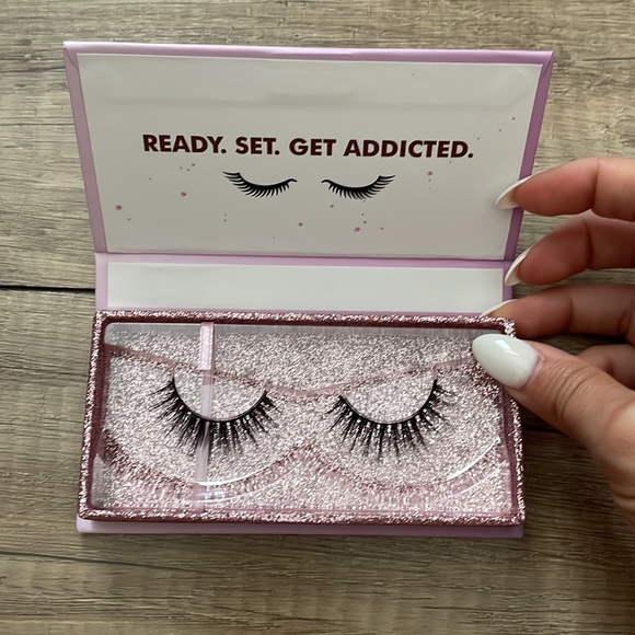 Lashaholic luxury lashes - Picture 2 of 2